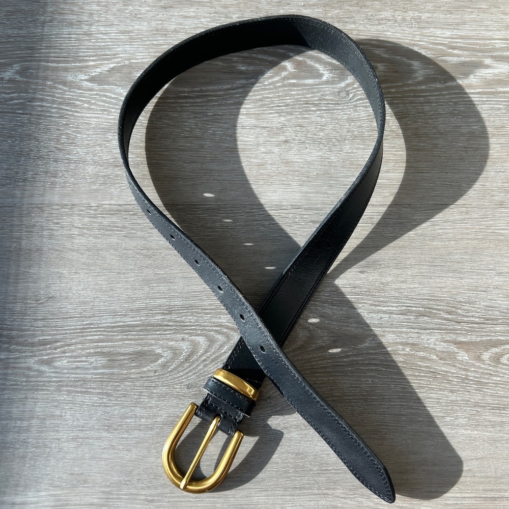 Aritzia leather belt in black and gold. xxsmall